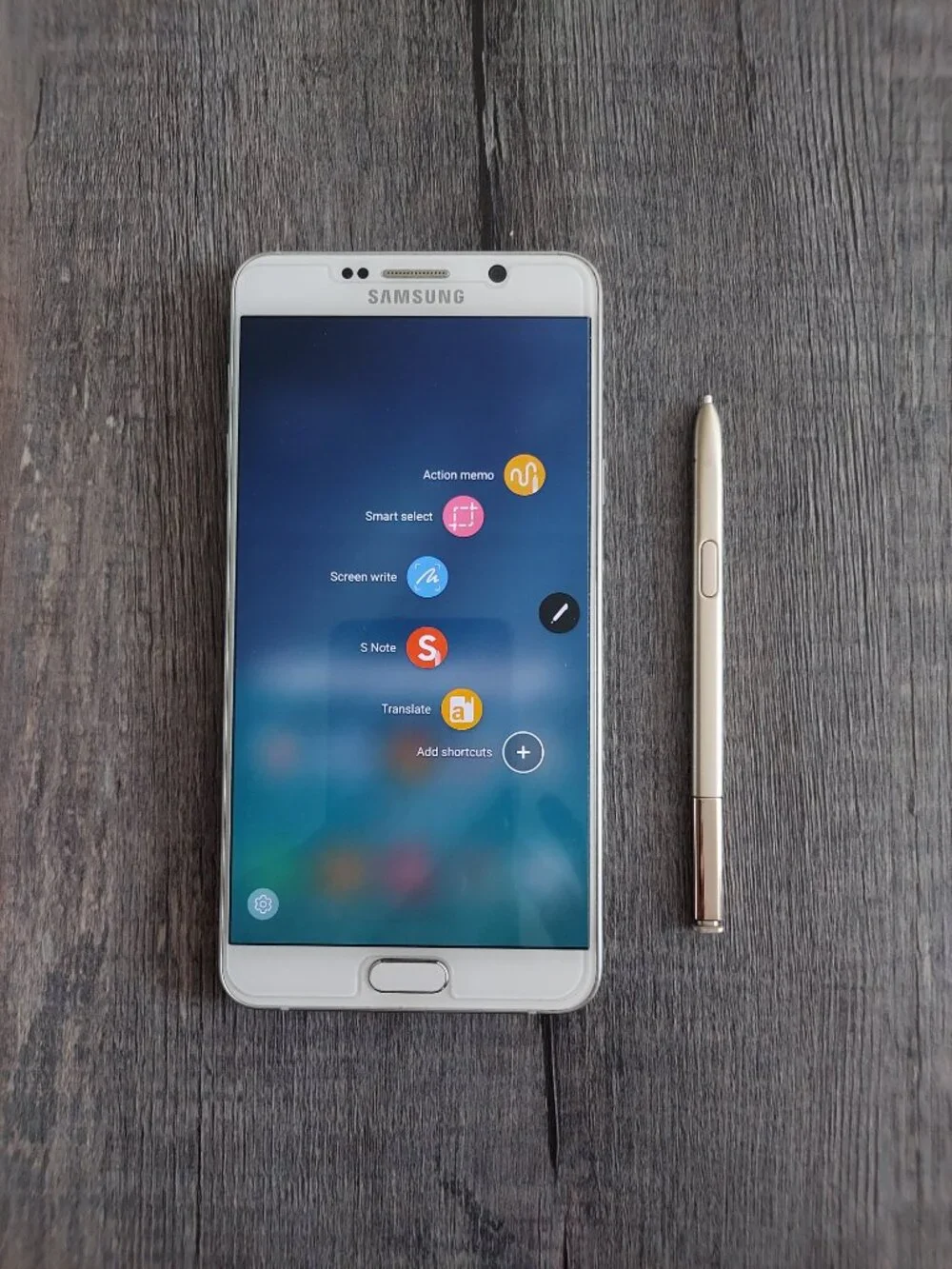 Samsung Galaxy Note5, 32 GB, White Pearl (Locked to Verizon) + portable charger